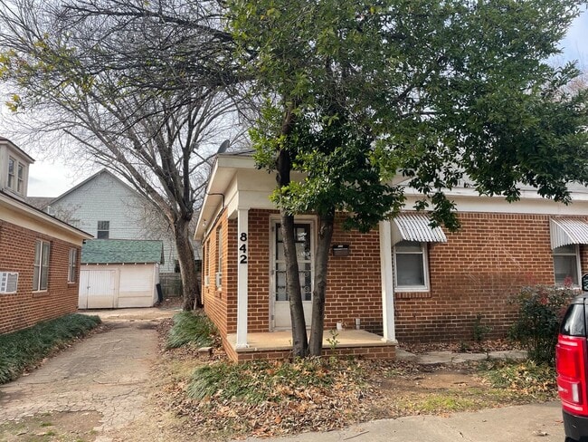 Building Photo - Cozy 1 bed 1 Bath Close to OU Campus