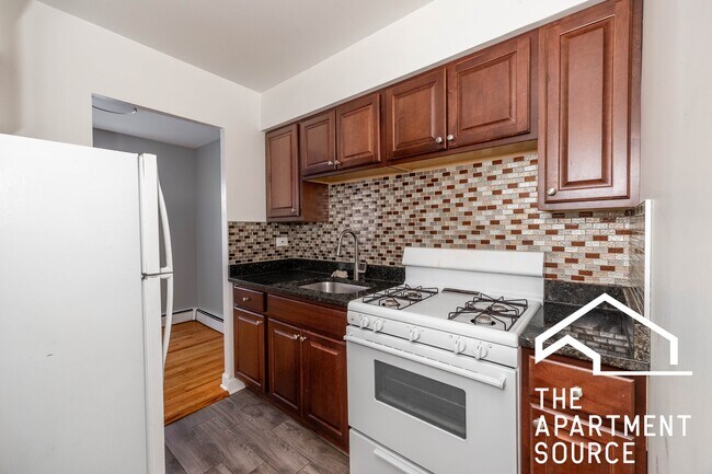 Photo - 6831 N Greenview Ave