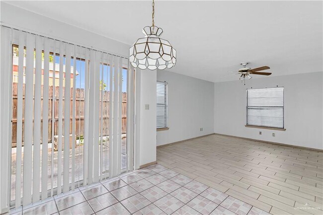 Photo - 18 E Samano St Unidad 3