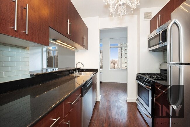 Photo - 100 William St Unit 1816