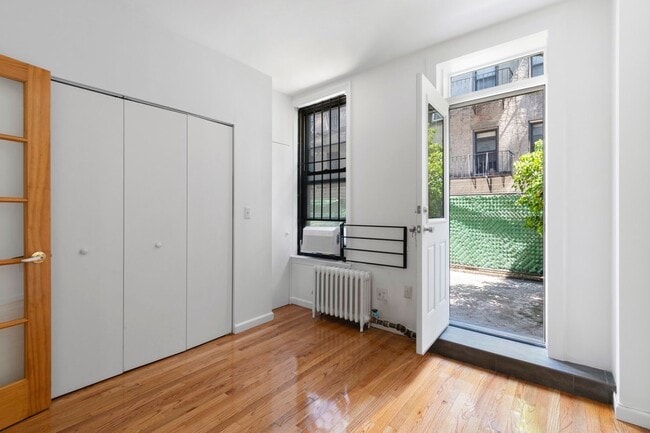 Building Photo - 215 E 88th St Unit 1D