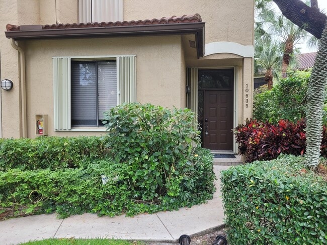 Building Photo - 10535 NW 10th St Unit B-129