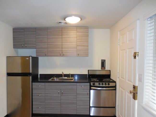 Kitchen - 3031 20th Avenue West