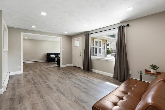 Photo - 18 Brookfield Dr