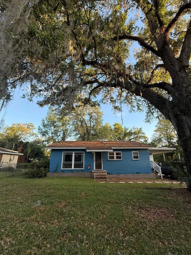 Building Photo - 629 Dart St