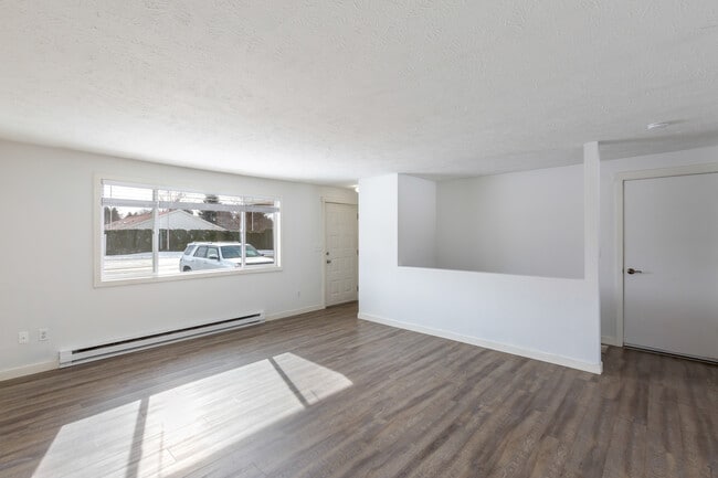 Photo - 3507 E 57th Ave