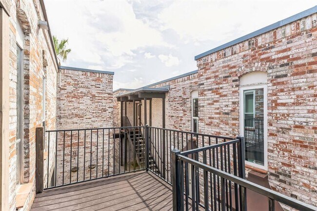 Photo - 6501 E Hill Dr Unit 117