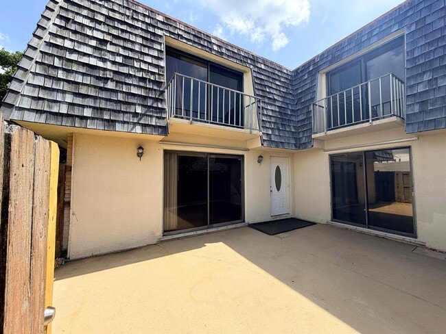 Building Photo - 37 Lake Arbor Dr