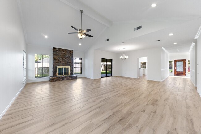 Photo - 819 Millpond Dr