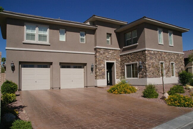 Building Photo - 5-Bed Retreat with Granite Elegance & Cozy Fireplace – 3690 Sq Ft of Comfort in Las Vegas with a ...