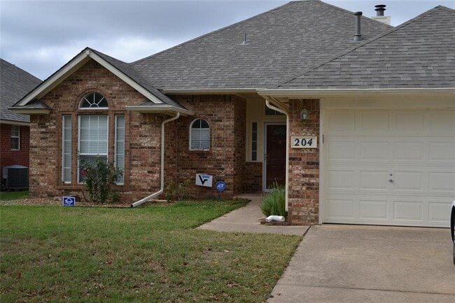 Building Photo - 204 Pinafore Dr