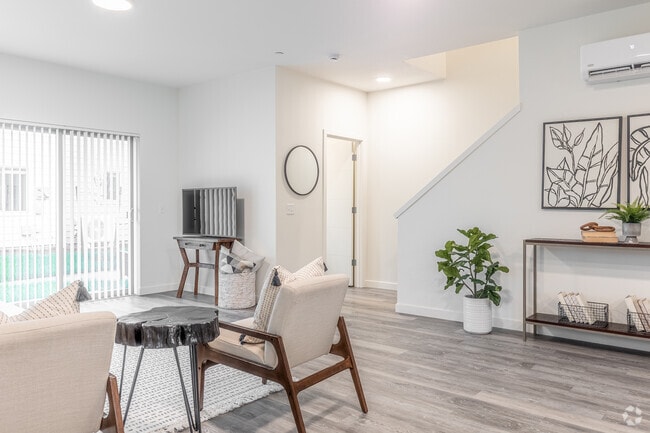 3BR, 2,5BA - Sala de estar 1464SF - Terra Lofts Apartments & Townhomes