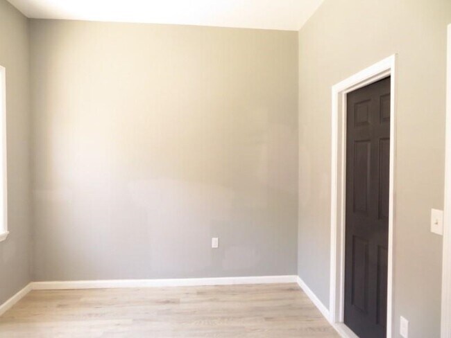 Photo - 572 Nassau St Unit 2
