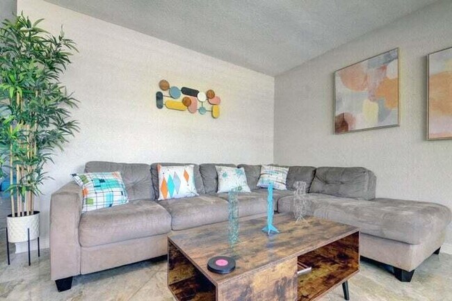 Photo - 168 SE 31st Ave