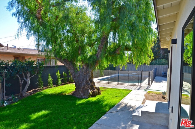 Photo - 3116 W 81st St