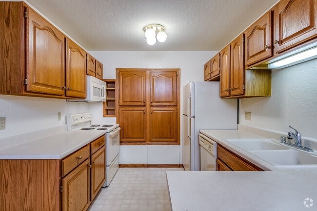 2 BR, Loft, 2.5 BA - 2,200SF