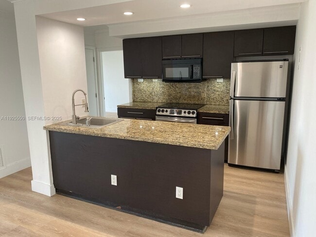 Photo - 2350 NE 135th St Unit 914