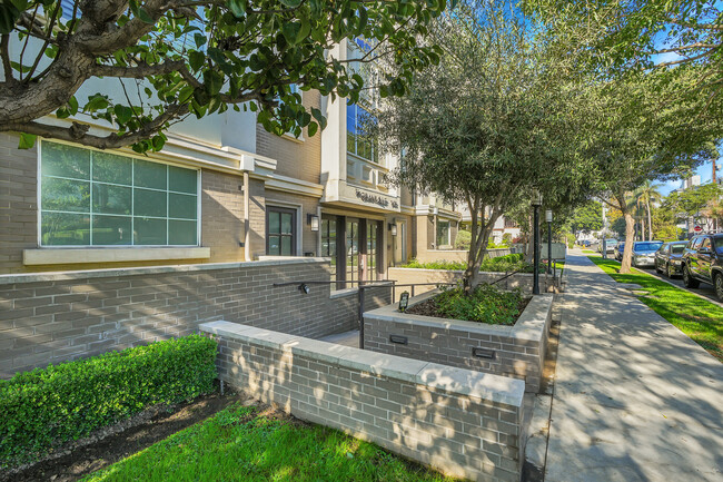 Photo - 1625 Granville Ave Condo Unit 102