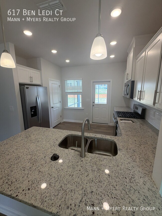 Photo - 617 Ben Ledi Ct