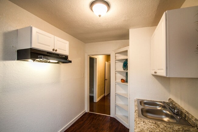 Photo - 932 Poinsettia St Unit 1