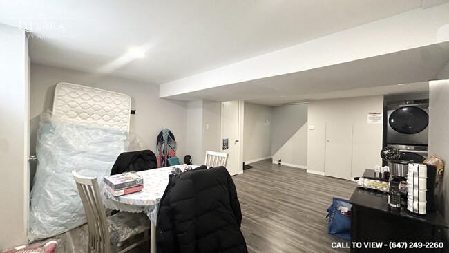 Photo - 760 Fleet St