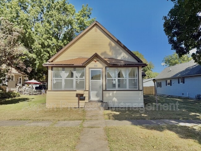 Building Photo - 420 Hedge Ave