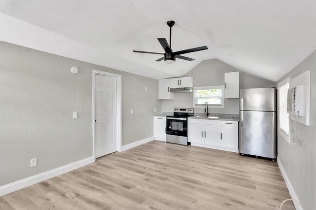 Photo - 1515 Sadlon Ave Unidad 1515 Half Sadlon Ave