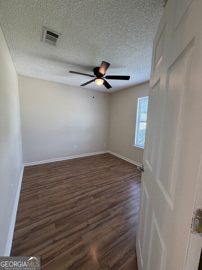 Photo - 101 Talbot Ct