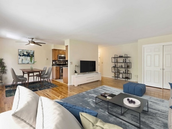 Coventry Square Apartments