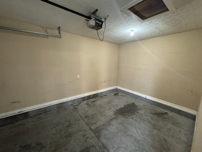 Photo - Spacious 3 bedroom, two bathroom home close to GM, Magna and Industrial Park