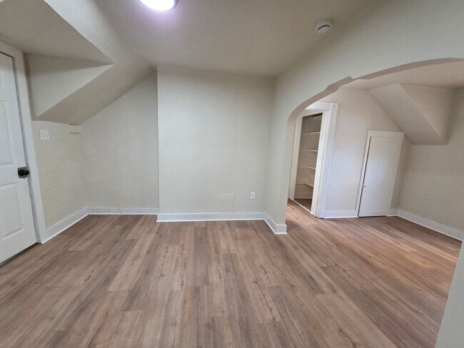 124 S Lake St Unit Upper Rear