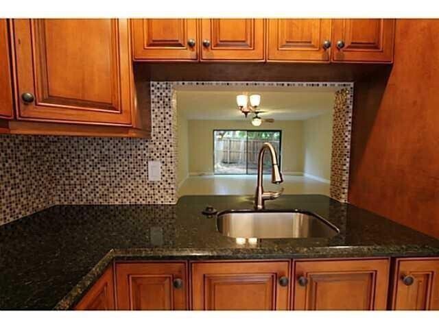 Photo - 140 SE 12th Ave