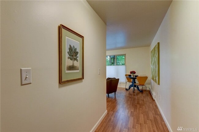 Building Photo - 11208 NE 68th St Unit 111 Rental