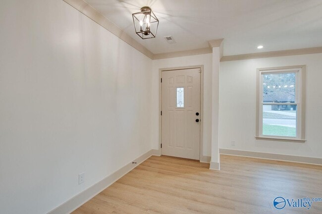 Photo - 2042 Rosebury Ln SW