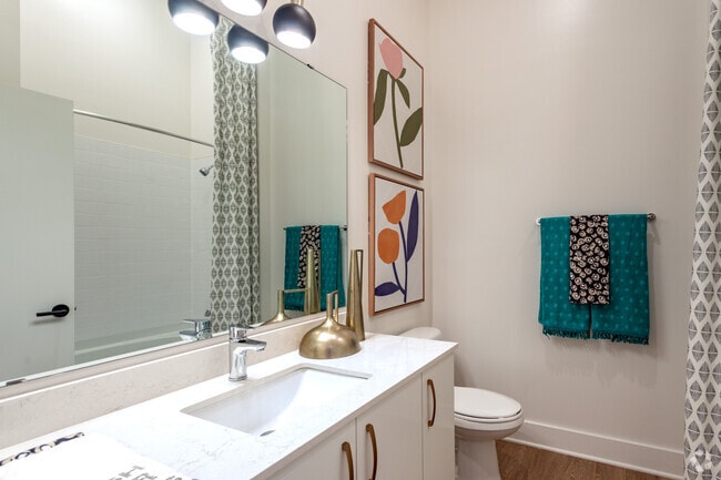 2BR, 2BA - 1,153 SF