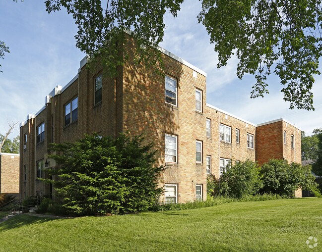 Ford Parkway Apartments - Ford Parkway Apartments