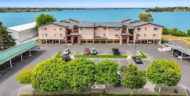 2900 W Marina Dr