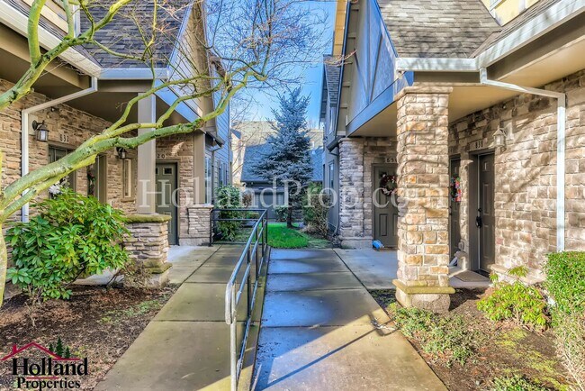 Photo - 838 NE Wheelock Pl