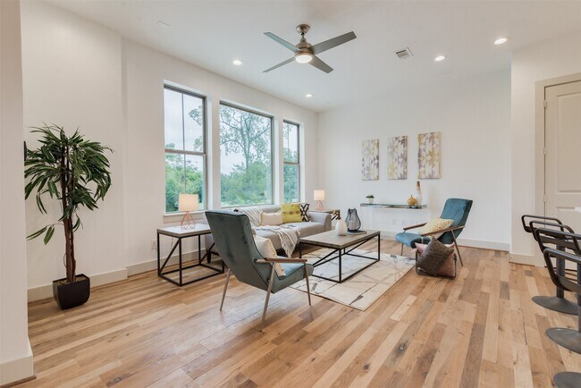 Photo - 1414 Wichman St