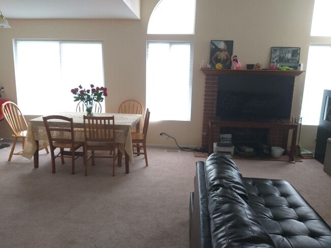Photo - 870 Waterview Dr