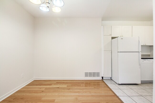 2-Bed TH - Dining Room/Kitchen - Vanhorne