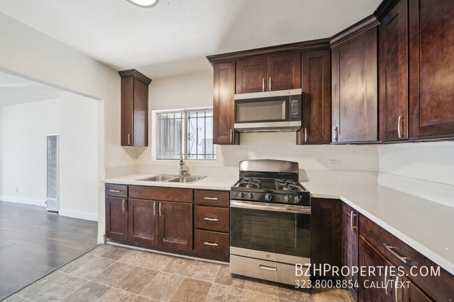 Photo - 5384 Romaine St Unit 1