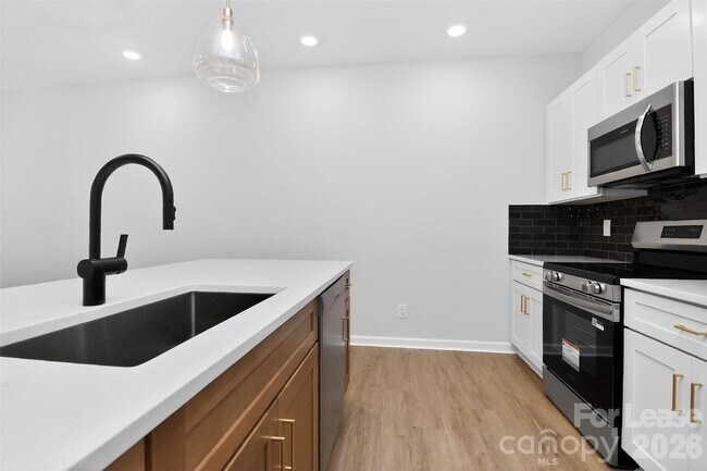 Photo - 337 N Hoskins Rd