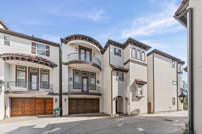 Photo - 1306 Hawthorne St