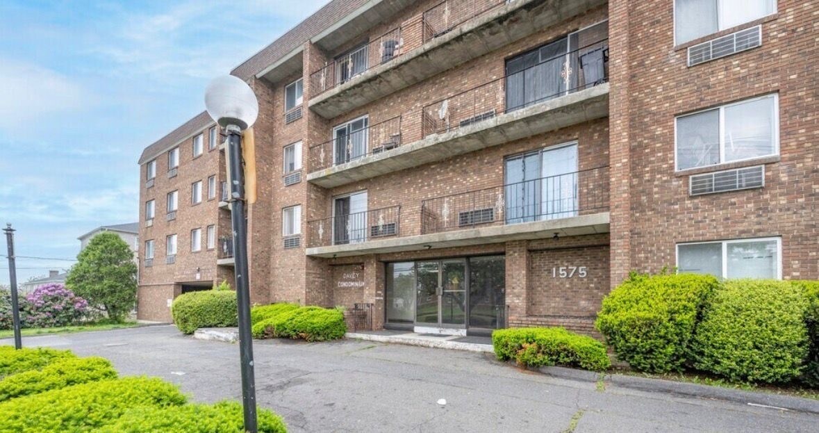 Photo - 1575 Boston Ave Unit B11