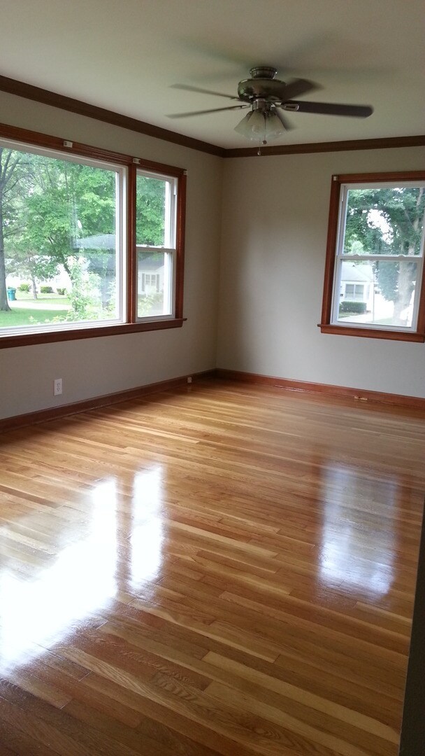 Photo - CIMING SOON! 2 B 1b Bellefontaine House For Rent