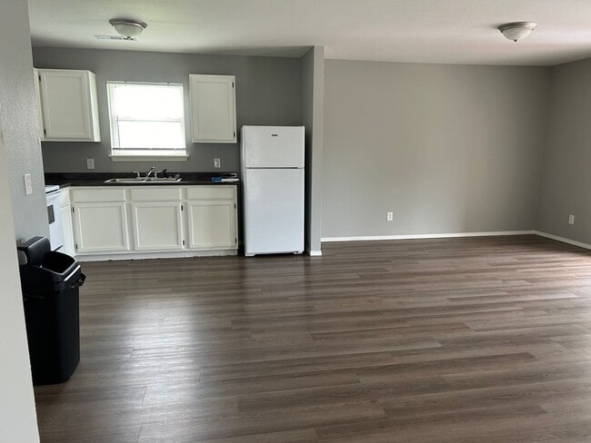316 Erin Pl Unidad 316 Erin Place #202