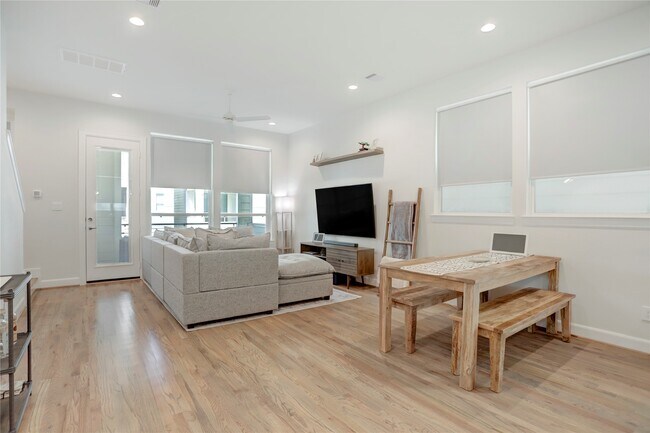 Photo - 2781 Clinton Dr