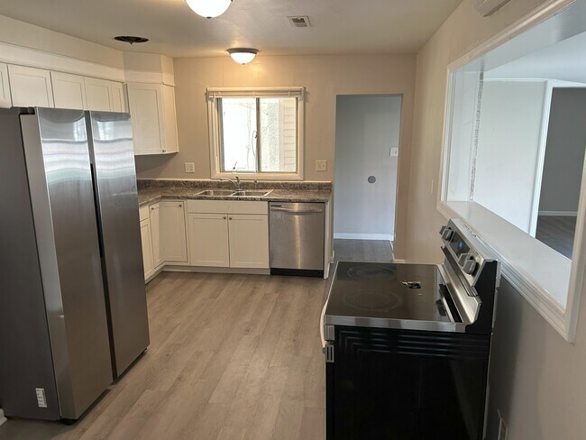 Photo - 1707 Buena Vista Cir SE Casa