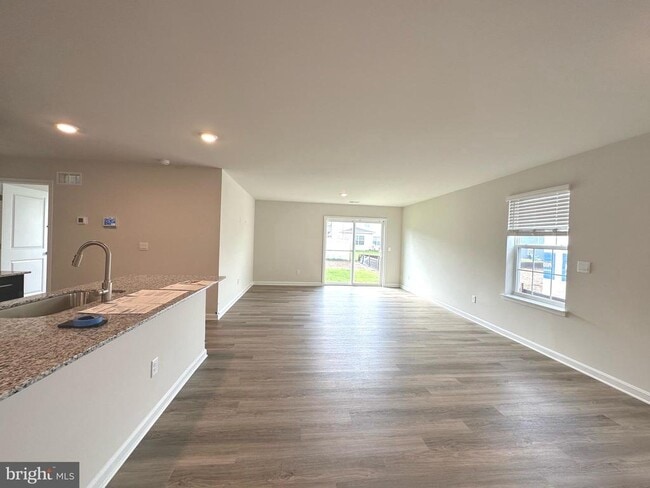 Photo - 124 Charing Cross Dr